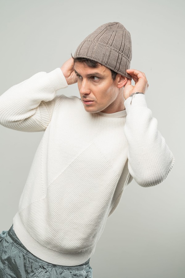 Cappello a coste multiple