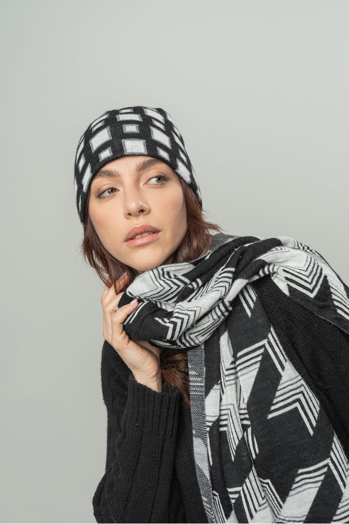 Cuffia jacquard geometrico