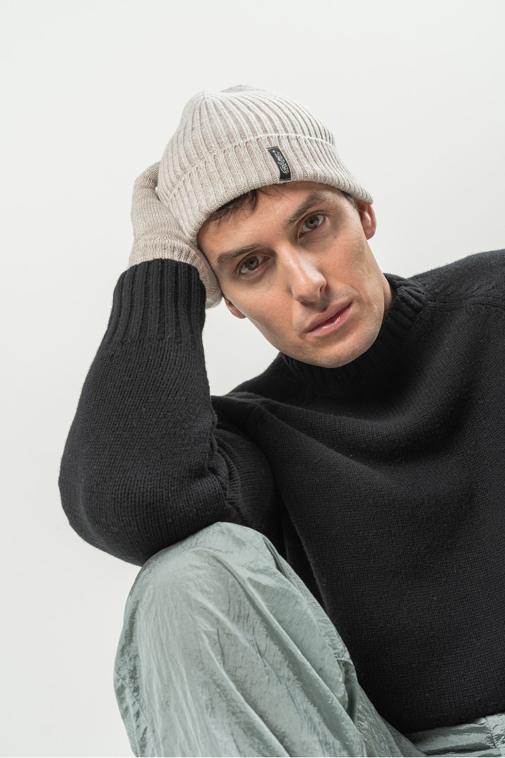 R-Beanie