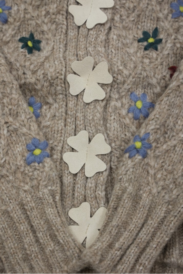 Cardigan con ricamo fiori